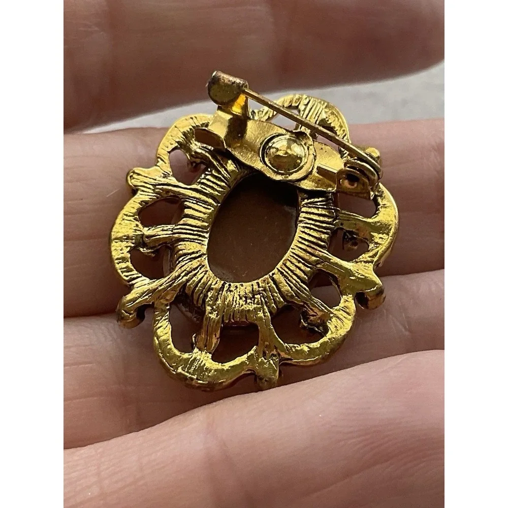 vintage-style gold-tone cameo brooch Filigree Vintage Estate Jewelry